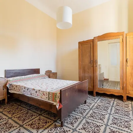 042 La Casa Genovese